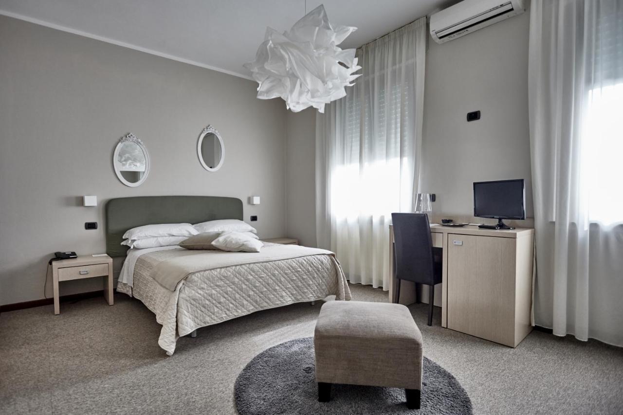 Rouge Hotel International Милано Мартима Екстериор снимка