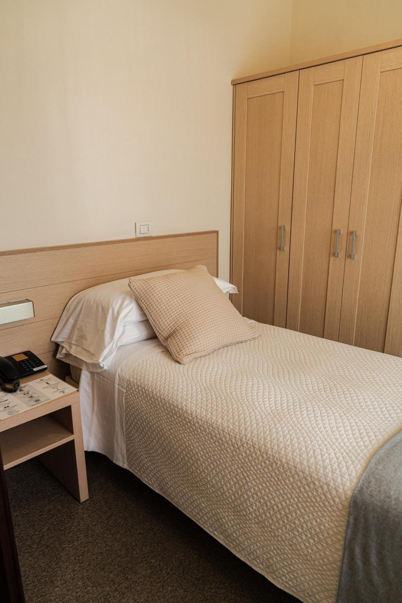 Rouge Hotel International Милано Мартима Екстериор снимка